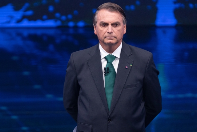 Ο Μπολσονάρου εξεγείρεται για τον «διωγμό» σε βάρος της Λεπέν