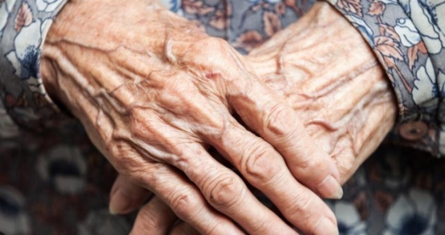 Νέα απάτη στη Θεσσαλονίκη: Προσποιήθηκαν τους υπάλληλους της ΔΕΗ και έκλεψαν €200.000 από 82χρονη