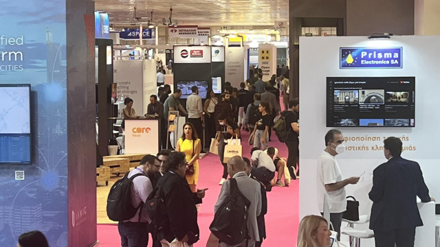 &Pi;έ&rho;&alpha; &alpha;&pi;ό &tau;&omicron; &alpha;&upsilon;&tau;&omicron;&kappa;ί&nu;&eta;&tau;&omicron;: &Eta; &Epsilon;&lambda;&lambda;ά&delta;&alpha; &sigma;&tau;&omicron; &tau;&iota;&mu;ό&nu;&iota; &tau;&eta;&sigmaf; &tau;&epsilon;&chi;&nu;&omicron;&lambda;&omicron;&gamma;&iota;&kappa;ή&sigmaf; &epsilon;&pi;&omicron;&chi;ή&sigmaf;