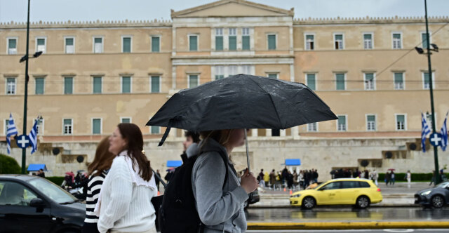 Καταιγίδα τώρα στην Αττική, πώς θα κινηθεί η κακοκαιρία τις επόμενες ώρες - Στο κόκκινο η κίνηση σε κέντρο, Κηφισό και Αττική Οδό