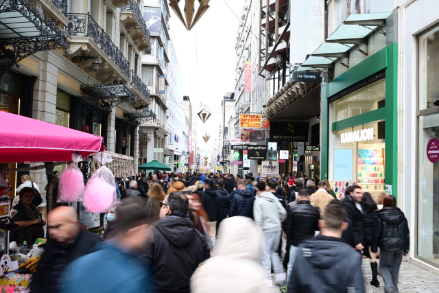Εορταστικό ωράριο - Πάσχα 2025: Πότε ξεκινά για τα καταστήματα