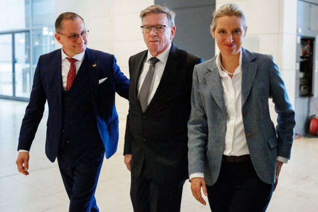 Δημοσκόπηση: Πρώτο κόμμα το AfD στη Γερμανία λίγο πριν από τον σχηματισμό της νέας ομοσπονδιακής κυβέρνησης