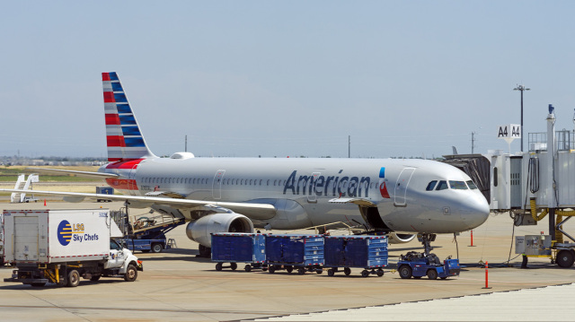 Σύγκρουση αεροσκαφών της American Airlines στην πίστα του αεροδρομίου Ρόναλντ Ρίγκαν - Eπέβαιναν αρκετά μέλη του Κογκρέσου