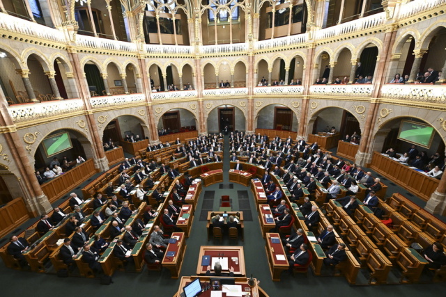 Πέρασαν οι συνταγματικές τροπολογίες στην Ουγγαρία κατά των ΛΟΑΤΚΙ