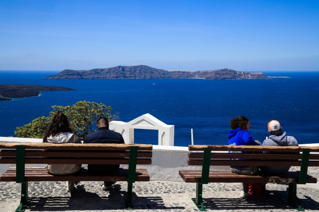 Αλλοπρόσαλλος ο καιρός - Αλλού λιακάδες κι αλλού βροχές, έρχονται 30άρια μέσα στο Σαββατοκύριακο