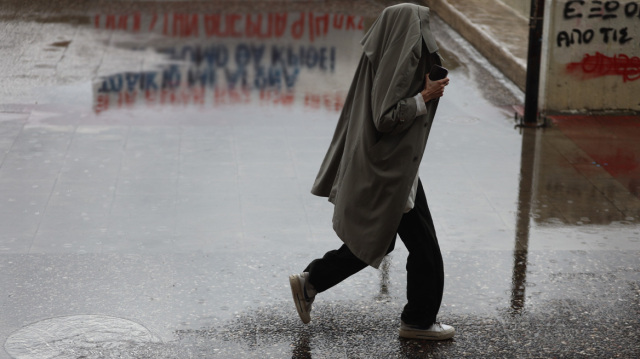 Καταιγίδα τώρα στην Αττική, πώς θα εξελιχθεί η κακοκαιρία τις επόμενες ώρες - Στο κόκκινο η κίνηση σε κέντρο, Κηφισό και Αττική Οδό