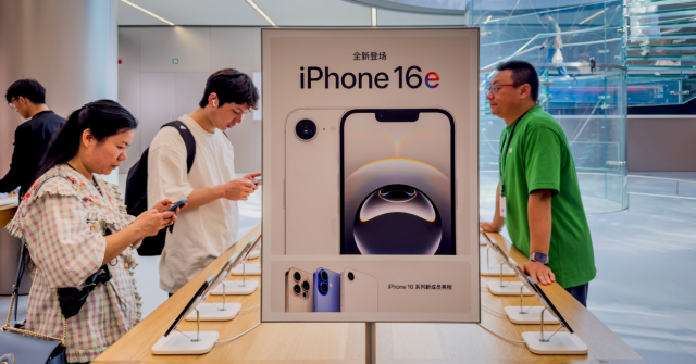 Η Apple σχεδιάζει να μεταφέρει την παραγωγή όλων των iPhone από την Κίνα στην Ινδία