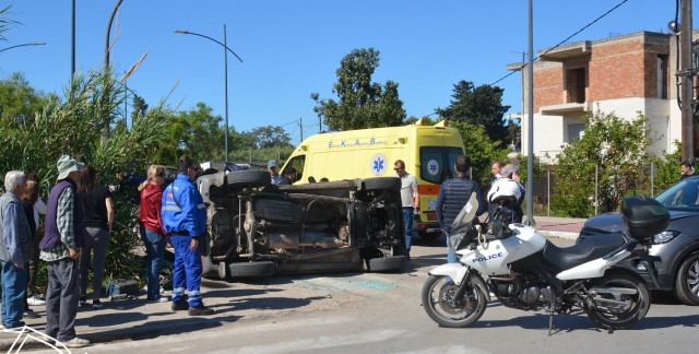 Αυτοκίνητο παραβίασε STOP και προκάλεσε τροχαίο με 3 τραυματίες στην Πρέβεζα - Δείτε φωτογραφίες
