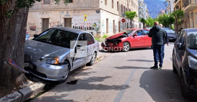 Βόλος: Αυτοκίνητο έπεσε σε δέντρο μετά από σύγκρουση με άλλο ΙΧ – Κινδύνευσε πεζή