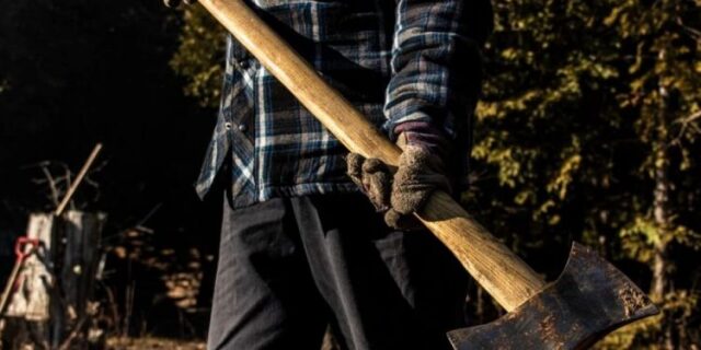 Δίνουν εξηγήσεις για την επίθεση με τσεκούρι σε ντελιβερά στα Χανιά