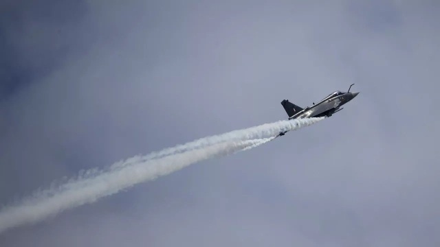 Ινδία - Πακιστάν - CNN: Η χθεσινή «αερομαχία» με 125 μαχητικά να συμμετέχουν, ήταν «από τις μεγαλύτερες στην ιστορία»