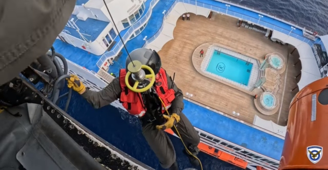 Ρόδος: Super Puma διέσωσε επιβάτη κρουαζιεροπλοίου, δείτε βίντεο