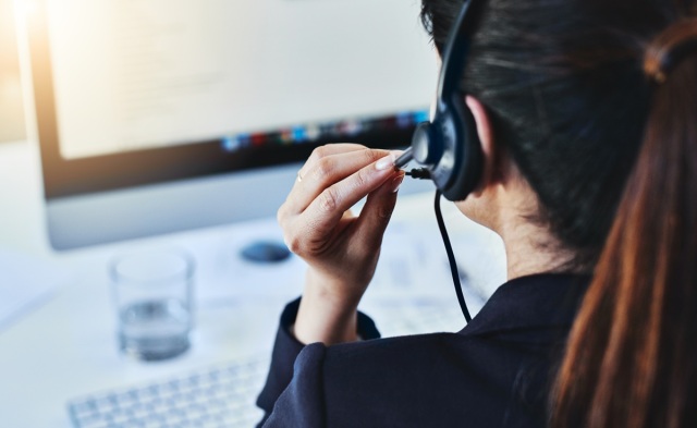 Call centers «πουλούσαν» δήθεν επενδυτικές ευκαιρίες σε υποψήφιους πελάτες στον Κόλπο - 104 συλλήψεις σε δύο εταιρείες