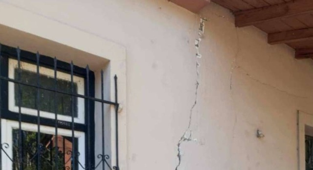 Προς κατεδάφιση τρία σπίτια στον δήμο Μαντουδίου μετά τους τελευταίους σεισμούς στην Εύβοια