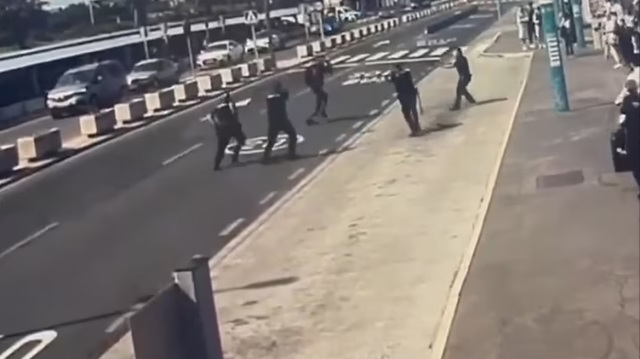 Η στιγμή που η ισπανική αστυνομία σκοτώνει 18χρονο στο αεροδρόμιο της Γκραν Κανάρια