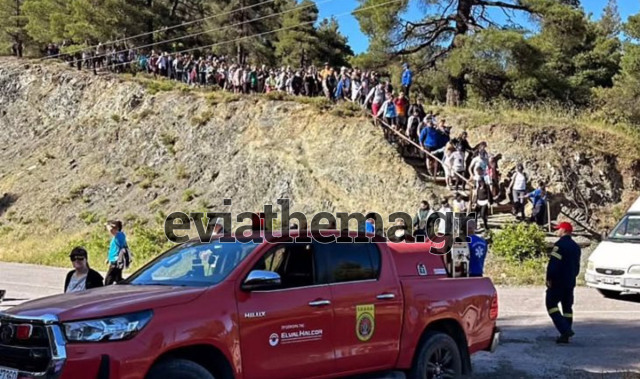 Χιλιάδες κόσμου περπατούν 20χλμ για τάμα στον Άγιο Ιωάννη Ρώσσο