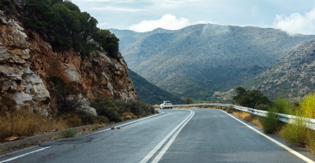 ΣτΕ: Οι ΟΤΑ θα αποζημιώνουν τα θύματα τροχαίων αν δεν μεριμνούν για τα στηθαία στους δρόμους
