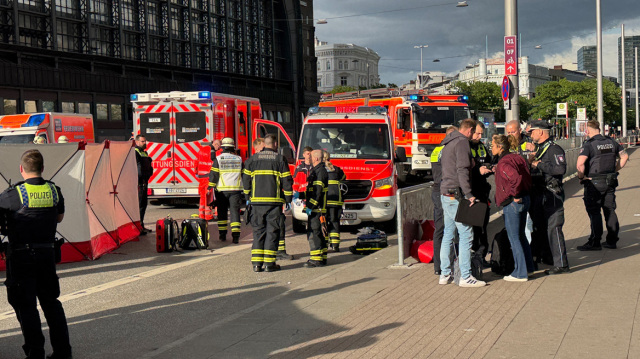 Επίθεση με μαχαίρι στο Αμβούργο – 12 τραυματίες, οι τρεις σε κρίσιμη κατάσταση, συνελήφθη μία γυναίκα