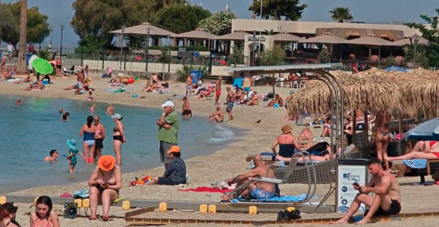 Καιρός: Τα πρώτα… 30άρια οδήγησαν τον κόσμο στις παραλίες - Δείτε βίντεο