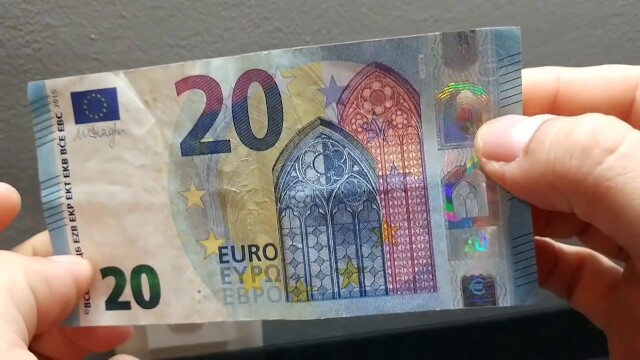 Θεσσαλονίκη: Χειροπέδες σε δεκαεξάχρονο για πλαστά χαρτονομίσματα των είκοσι ευρώ