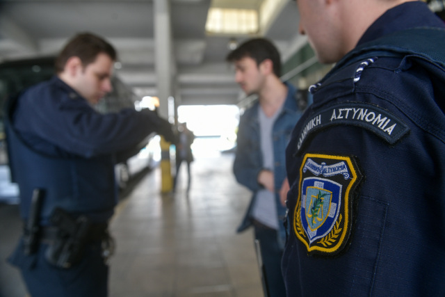 ΕΛΑΣ: Περισσότερες από 700 συλλήψεις σε 4 μήνες στα μέσα μαζικής μεταφοράς 