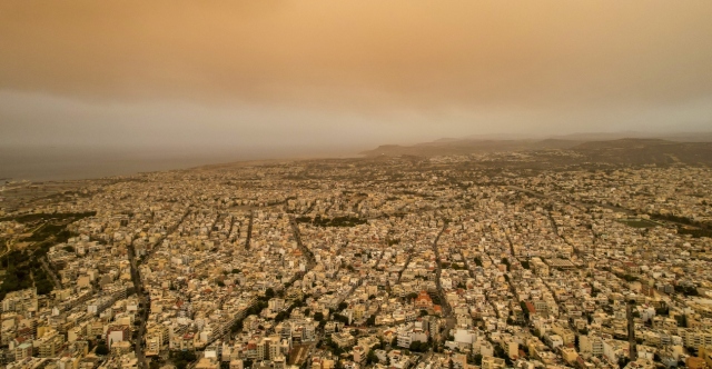 Κρήτη: 21 κιλά αφρικανικής σκόνης ανά στρέμμα στο Ηράκλειο μόνο την Κυριακή