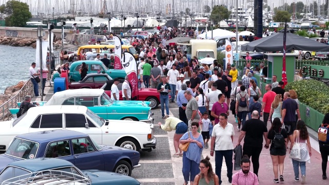 6ο Alimos Classic Car Sunday: Παραλιακή... παρέλαση με Ferrari, Porsche, Bentley και Ford - Δείτε βίντεο και φωτογραφίες