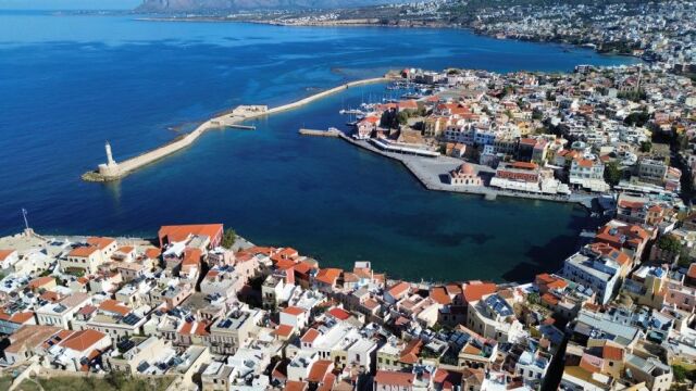 Κρήτη: Ιδιοκτήτης έκοψε ρεύμα και νερό σε εκπαιδευτικό για να τη διώξει από το σπίτι - Θα μείνει σε κάμπινγκ μέχρι να κλείσουν τα σχολεία