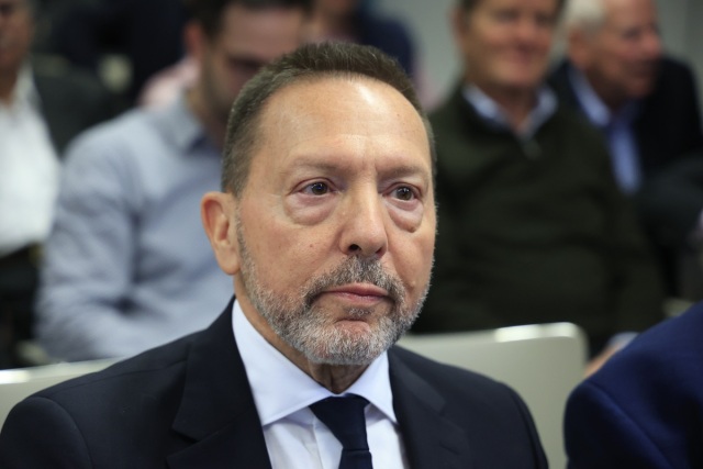 Ήταν υποκινούμενοι, να πουν ποιοι τους έβαλαν, λέει ο Στουρνάρας στη δίκη των πρώην προστατευόμενων μαρτύρων της Novartis