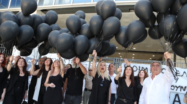 Συγγενείς θυμάτων από τις πλημμύρες της Μάνδρας έδωσαν το παρών στη δίκη για το Μάτι