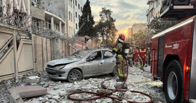 Ισραηλινό χτύπημα στο Ιράν: 78 νεκροί και 329 τραυματίες - Απειλές Τραμπ στην Τεχεράνη, το Ισραήλ κλείνει τις πρεσβείες του σε όλο τον κόσμο