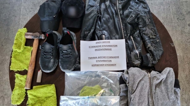 Θεσσαλονίκη: Έσπασαν τζαμαρία κομμωτηρίου και έριξαν μέσα μολότοφ - Συνελήφθη 22χρονος