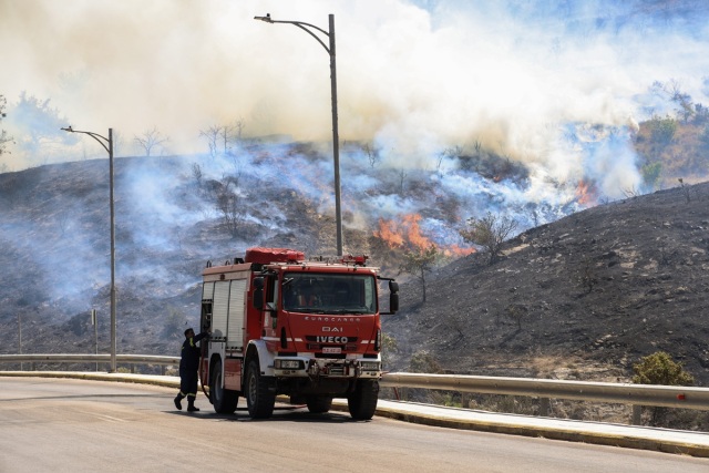 Φωτιά στη Χίο: Οι καπνοί έχουν ήδη περάσει τις κεντρικές Κυκλάδες