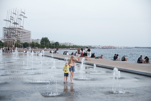 Καιρός: Πάνω από 37°C έδειξε το θερμόμετρο - Νέα άνοδος της θερμοκρασίας την Τετάρτη