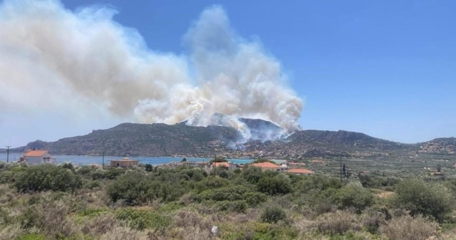 Μονεμβασιά: Καλύτερη είναι σήμερα η εικόνα της φωτιάς στο Καραβοστάσι, λέει ο αντιπεριφερειάρχης Λακωνίας