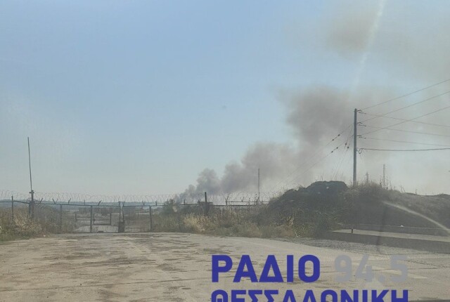Φωτιά στα Τσαΐρια στη Θεσσαλονίκη - Σηκώθηκε και ελικόπτερο
