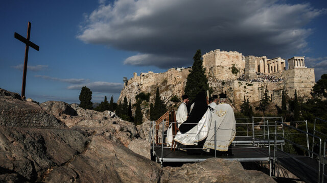 Η Αθήνα τιμά τον Απόστολο Παύλο - Βίντεο και φωτογραφίες από τον Εσπερινό στον λόφο του Αρείου Πάγου