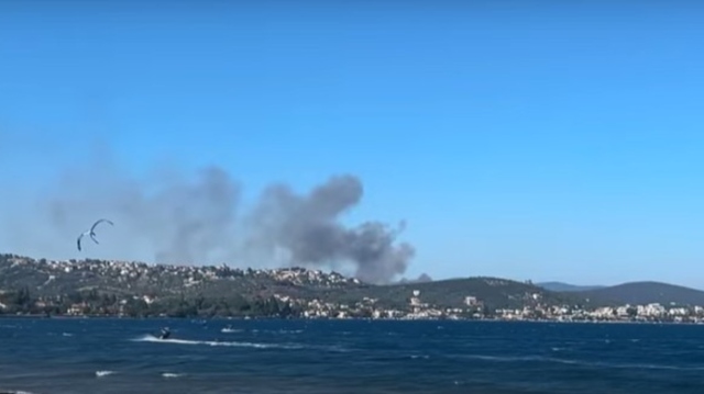 Φωτιά τώρα στο Αχλάδι Στυλίδας - Μήνυμα 112 στους κατοίκους, επιχειρούν και εναέρια
