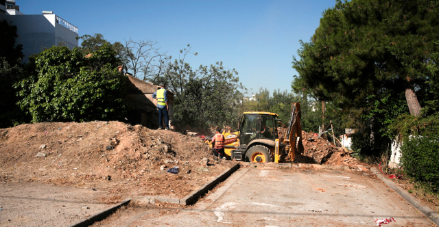 Δήμος Αθηναίων: Ξεκίνησε η κατεδάφιση 70 επικινδύνως ετοιμόρροπων κτηρίων σε 21 περιοχές