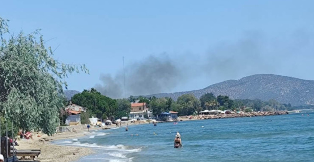 Φωτιά τώρα στον Μαραθώνα, σηκώθηκαν 3 ελικόπτερα - 112 για απομάκρυνση των κατοίκων της περιοχής Ριζάρη