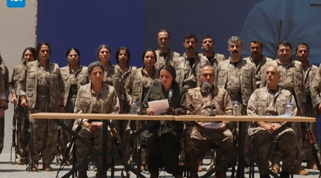 ΤΟ PKK ΖΗΤΑ ΤΗΝ ΑΠΟΦΥΛΑΚΙΣΗ ΤΟΥ ΟΤΣΑΛΑΝ  - «ΓΙΑ ΙΣΤΟΡΙΚΗ ΚΑΜΠΗ» ΜΙΛΑ Η ΑΓΚΥΡΑ ΜΕΤΑ ΤΗΝ ΚΑΥΣΗ ΤΩΝ ΟΠΛΩΝ ΑΠΟ ΤΟΥΣ ΚΟΥΡΔΟΥΣ