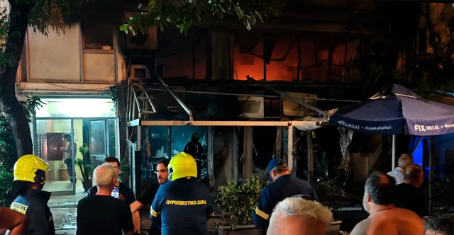 Κάηκε ολοσχερώς μαγαζί κοντά στο Μεταξουργείο - Εμπρησμό «βλέπουν» οι κάτοικοι της περιοχής