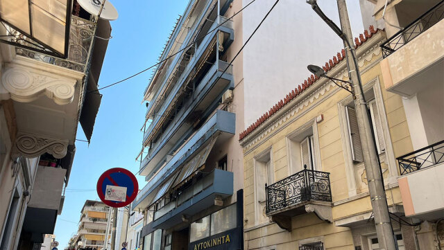 Νεκρή μία γυναίκα και ένας τραυματίας σε φωτιά που ξέσπασε σε διαμέρισμα στον Πειραιά
