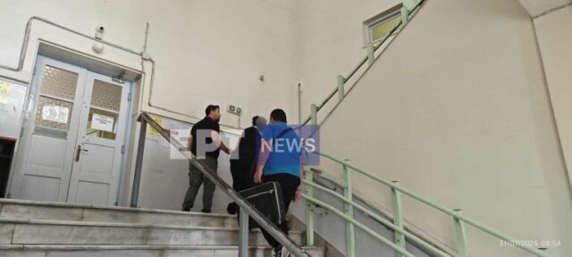 Στον ανακριτή η 52χρονη μητέρα στον Βόλο που κατηγορείται για παιδική πορνογραφία και αιμομιξία