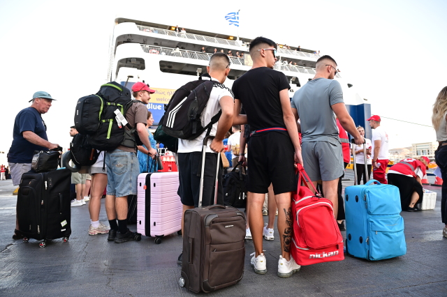 Πάνω από 125.000 επιβάτες και 340 αναχωρήσεις πλοίων από Πειραιά, Ραφήνα και Λαύριο το πρώτο 3ημερο του Αυγούστου