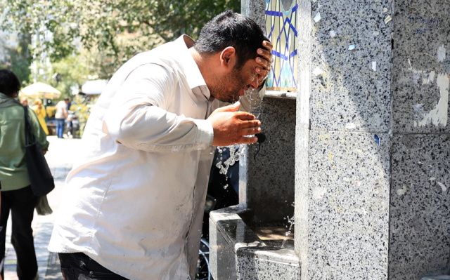 Κρίση νερού στην Τεχεράνη: Κλείνουν οι δημόσιες τουαλέτες, σκέφτονται ακόμη και «λουκέτο» στην πόλη για μια εβδομάδα