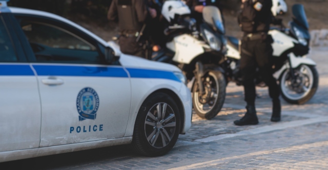 Μάνδρα: Ληστές έδεσαν ιδιοκτήτη αρτοποιείου με χειροπέδες και του «άδειασαν» το μαγαζί