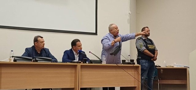 Επεισόδιο ανάμεσα σε Γεωργιάδη και υγειονομικούς στη Ρόδο: «Δεν ντρέπεστε;» - «Γιατί φωνάζετε; Για ηρεμήστε»