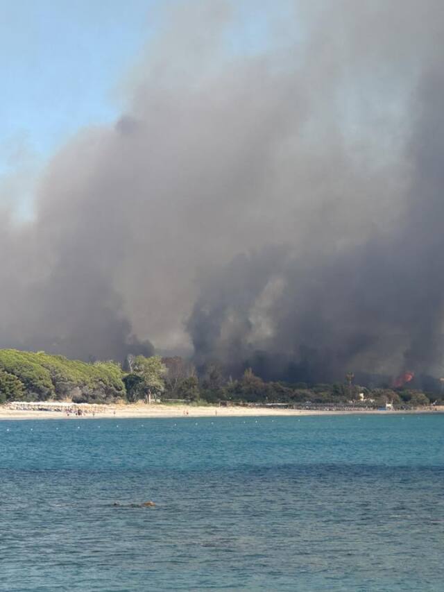 Φωτιά στην παραλία Καστροσυκιάς στην Πρέβεζα - Αναζωπύρωση στη Βρυσούλα και 112 για εκκένωση της Κάτω Ρευματιάς