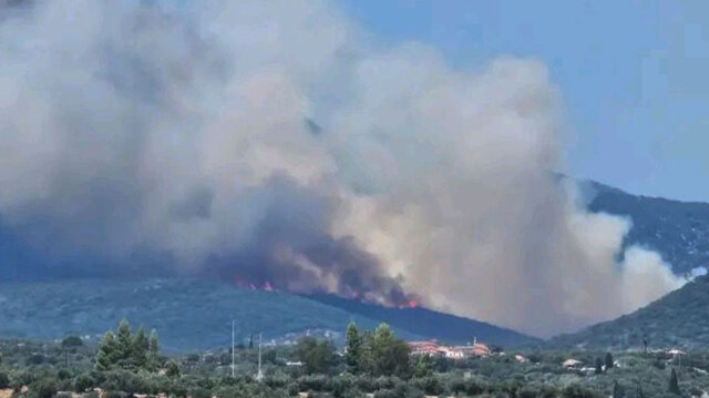 Φωτιά στα Πετράλωνα Μεσσηνίας - Μήνυμα 112 για ετοιμότητα, ενισχύθηκαν οι δυνάμεις